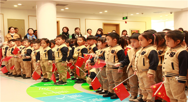 開(kāi)學(xué)(學(xué))第壹(yī)課之(zhī)“我(wǒ)的中國心(xīn)”